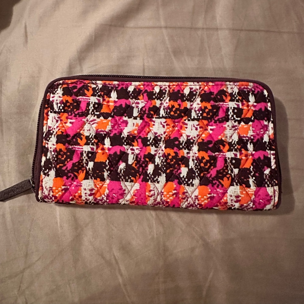 VERA BRADLEY Georgia RFID Paint Splashed Houndstooth Wallet EXCELLENT! NWOT